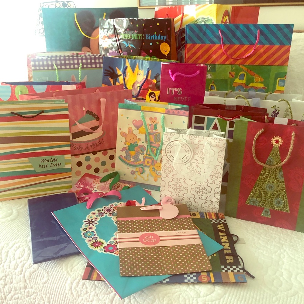 Assorted gift bags (35 pc)